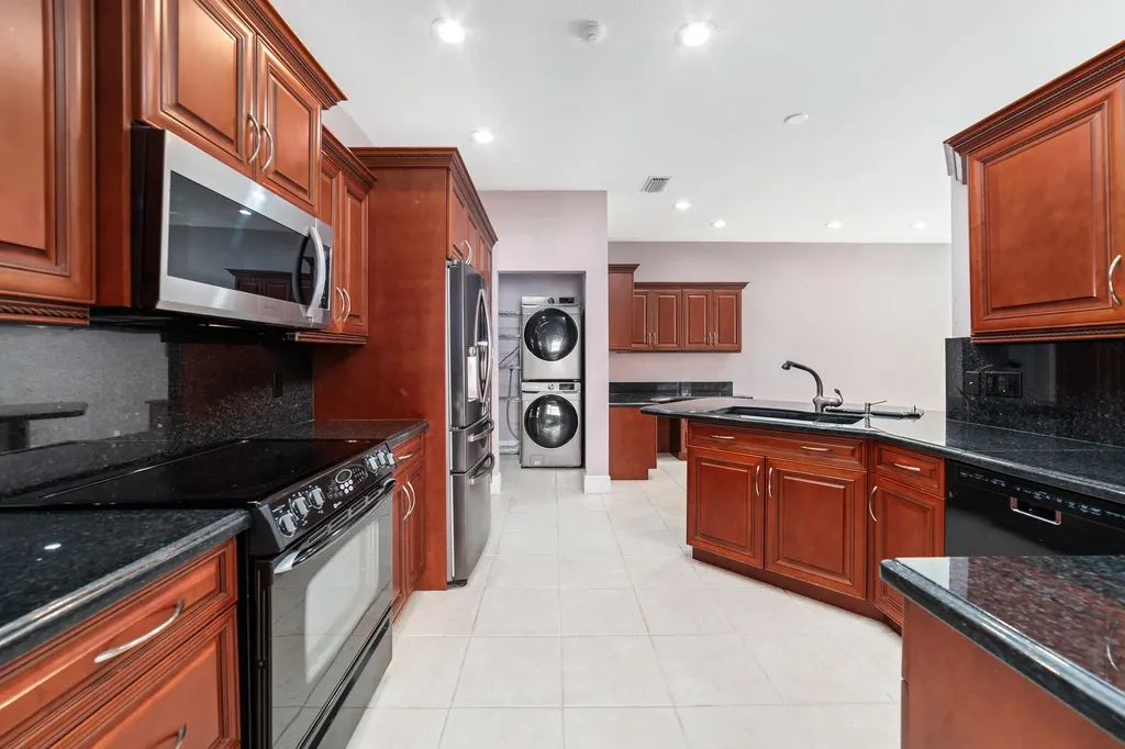 1062 Fairfax Circle W Boynton Beach FL 33436