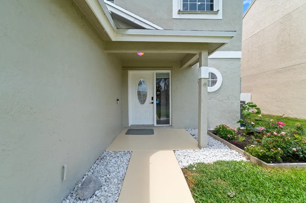 1062 Fairfax Circle W Boynton Beach FL 33436