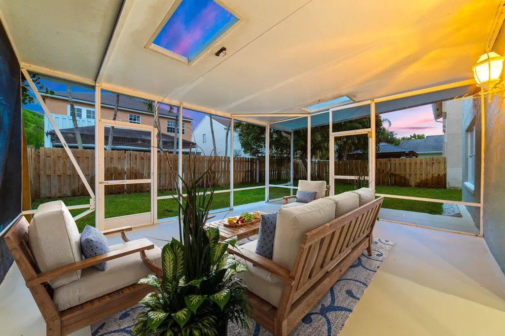 1062 Fairfax Circle W Boynton Beach FL 33436