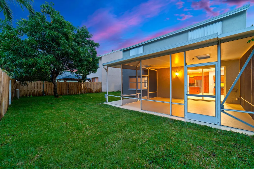 1062 Fairfax Circle W Boynton Beach FL 33436