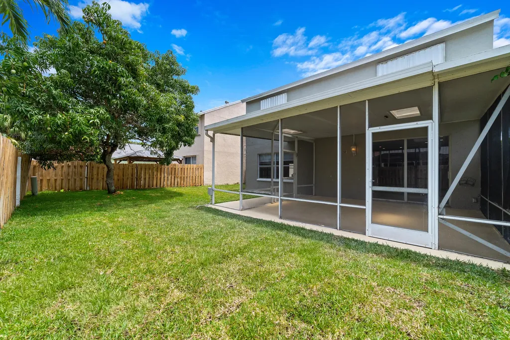 1062 Fairfax Circle W Boynton Beach FL 33436