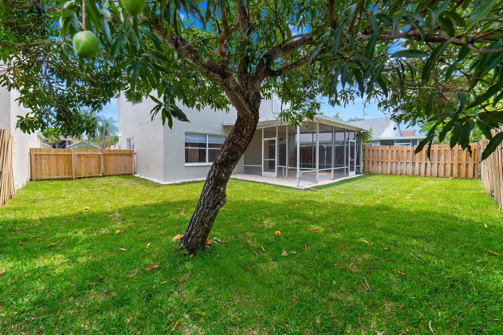 1062 Fairfax Circle W Boynton Beach FL 33436