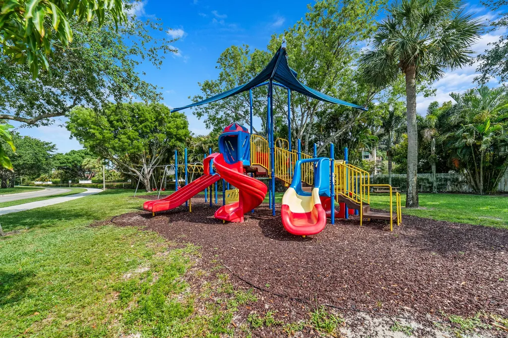 1062 Fairfax Circle W Boynton Beach FL 33436