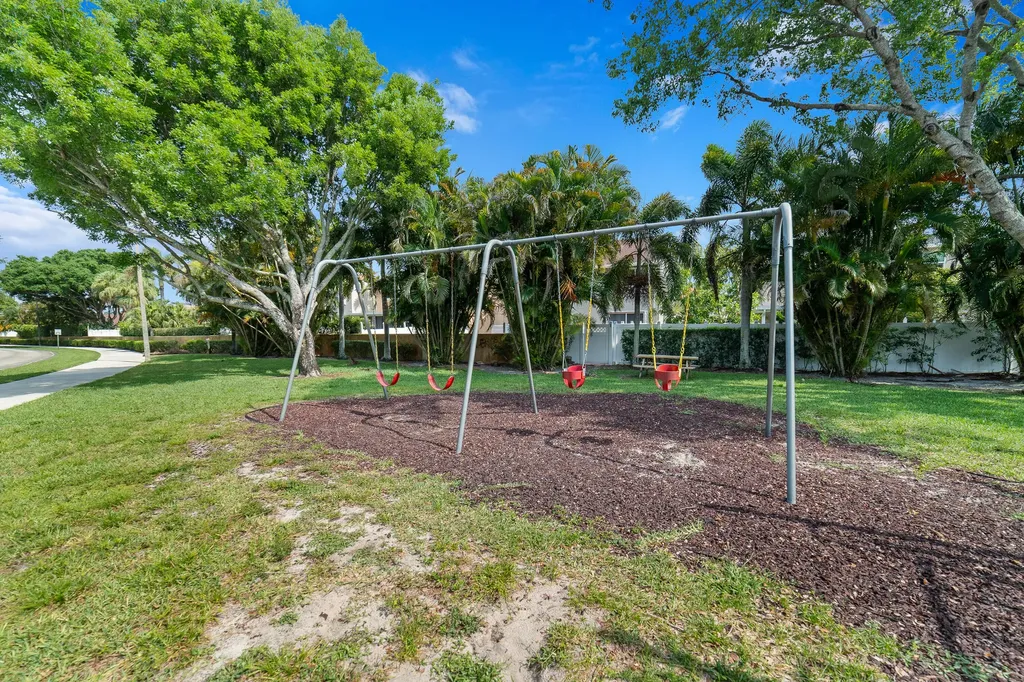 1062 Fairfax Circle W Boynton Beach FL 33436