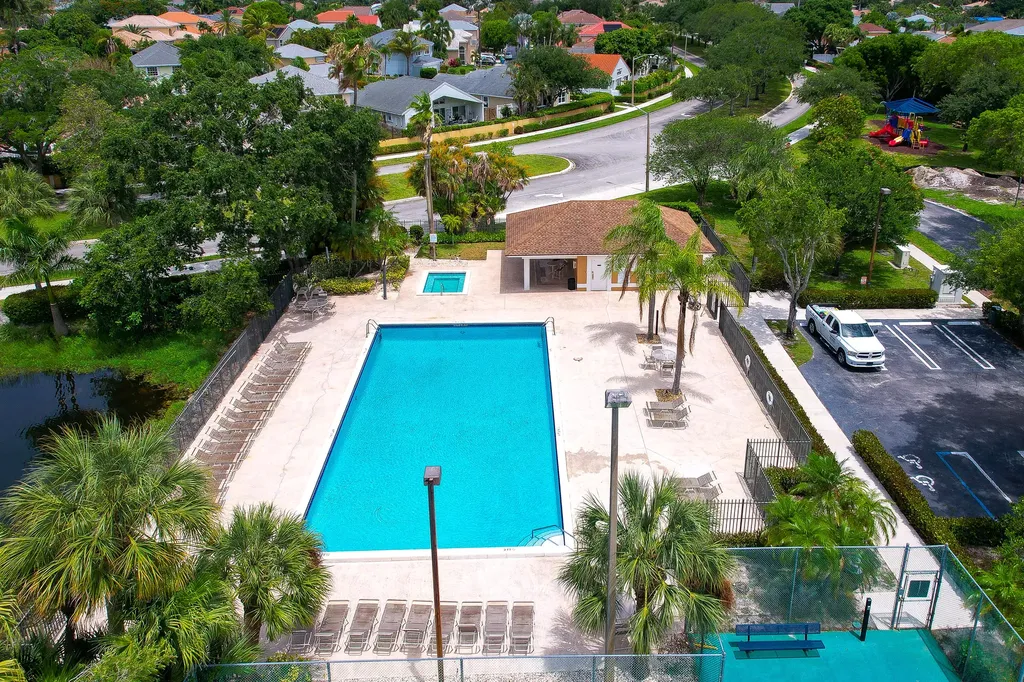 1062 Fairfax Circle W Boynton Beach FL 33436