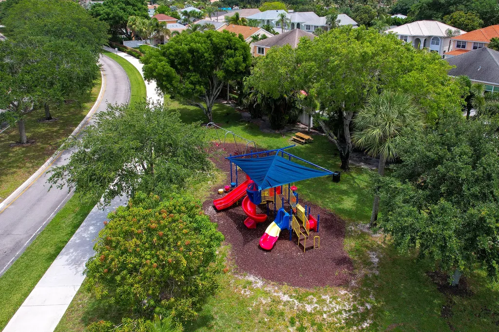 1062 Fairfax Circle W Boynton Beach FL 33436