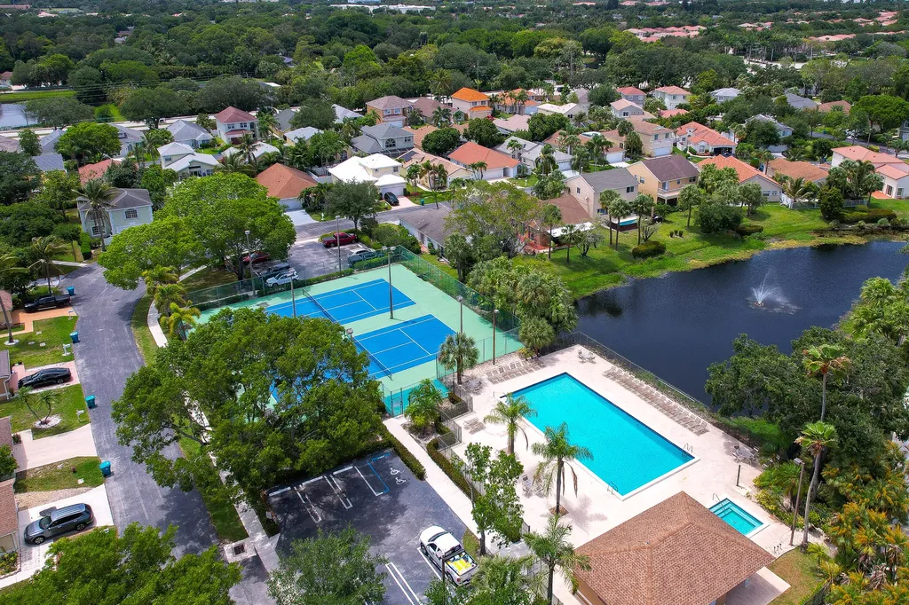 1062 Fairfax Circle W Boynton Beach FL 33436