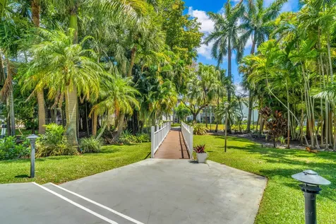 4025 N Federal Oakland Park FL 33308