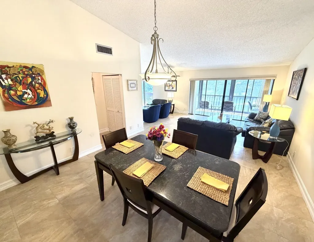 5055 Oakhill Lane Delray Beach FL 33484
