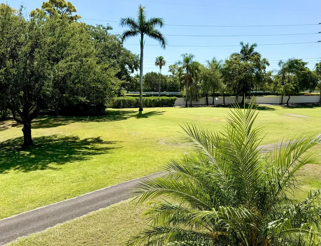 5055 Oakhill Lane Delray Beach FL 33484