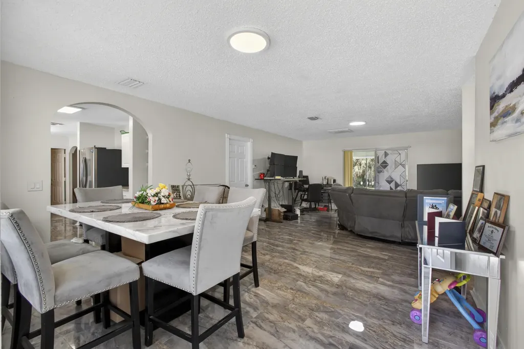 16663 89th Place N The Acreage FL 33470