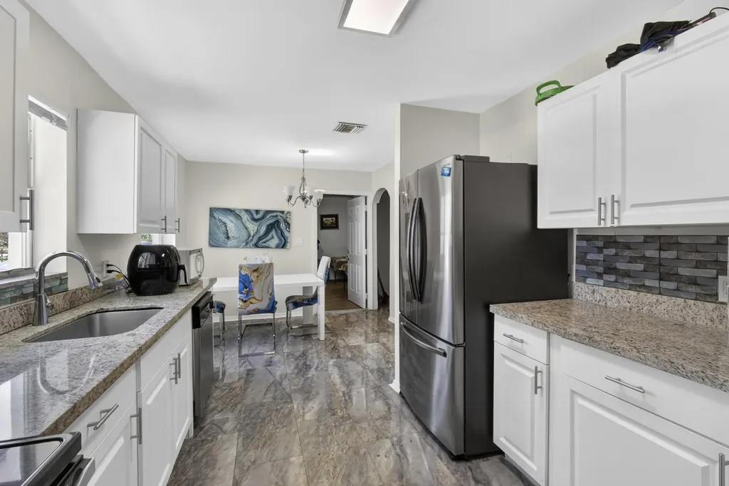 16663 89th Place N The Acreage FL 33470