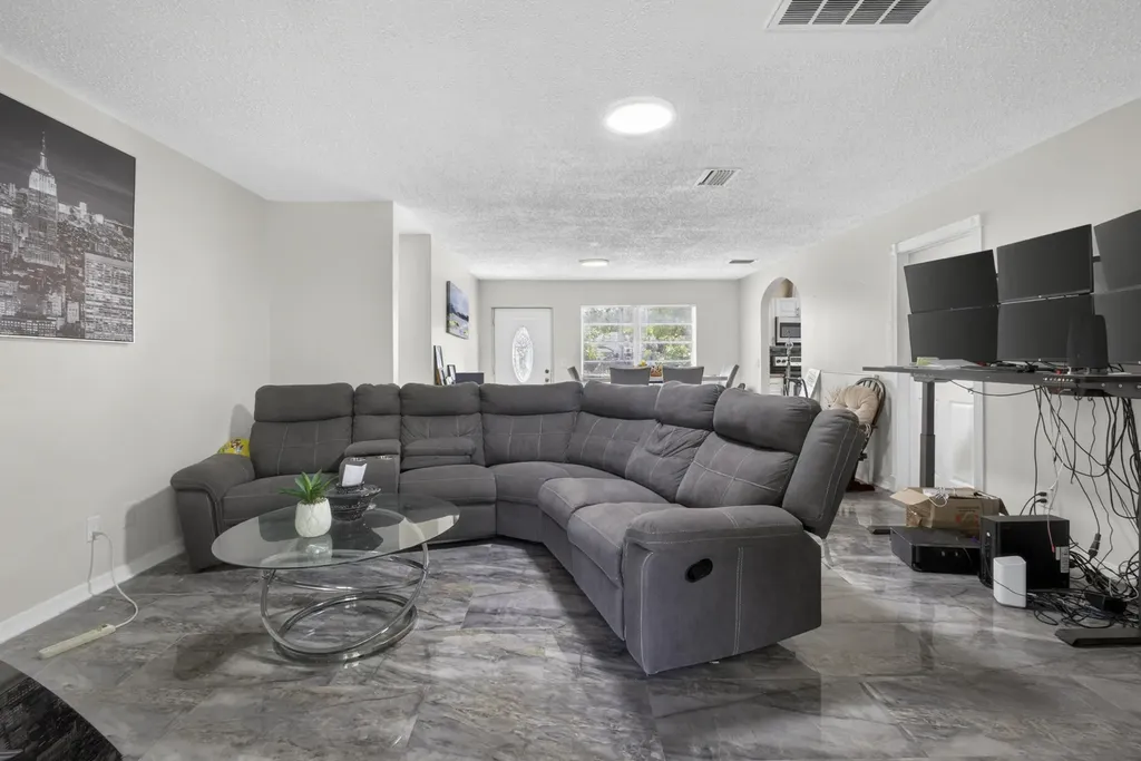 16663 89th Place N The Acreage FL 33470