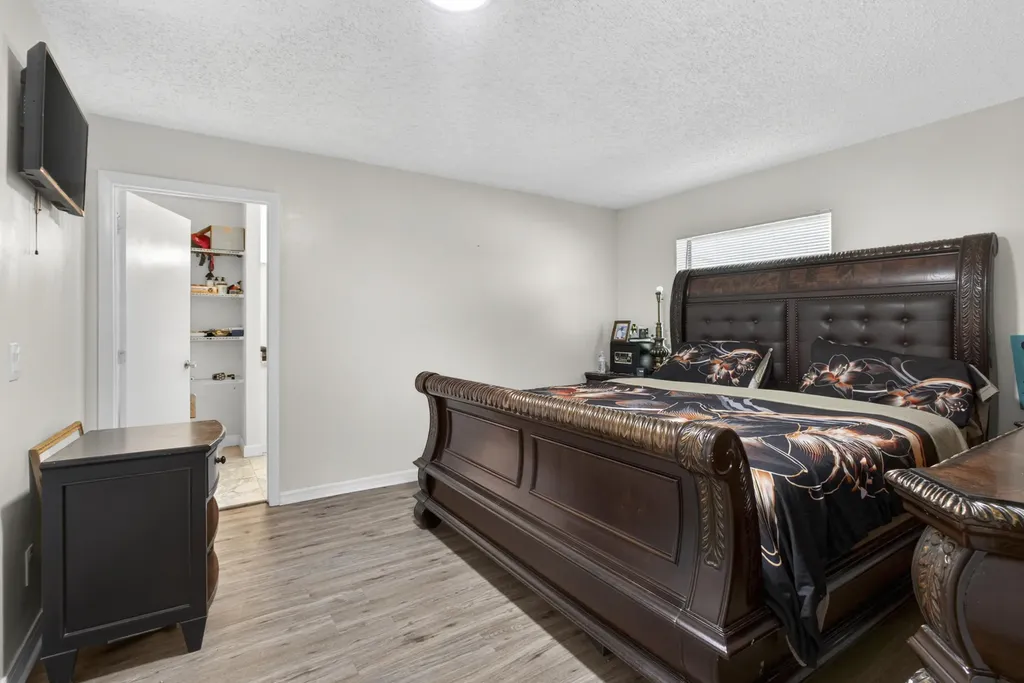 16663 89th Place N The Acreage FL 33470