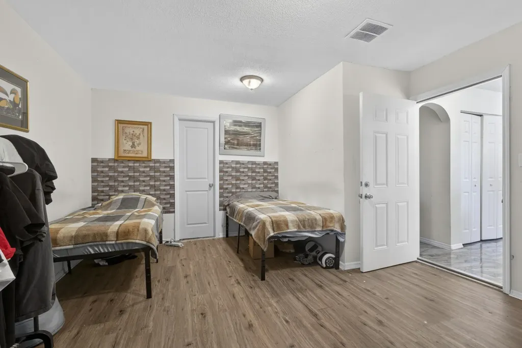 16663 89th Place N The Acreage FL 33470