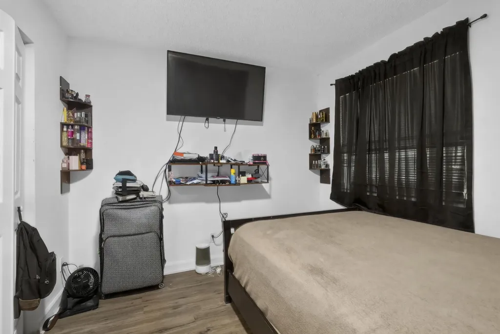 16663 89th Place N The Acreage FL 33470