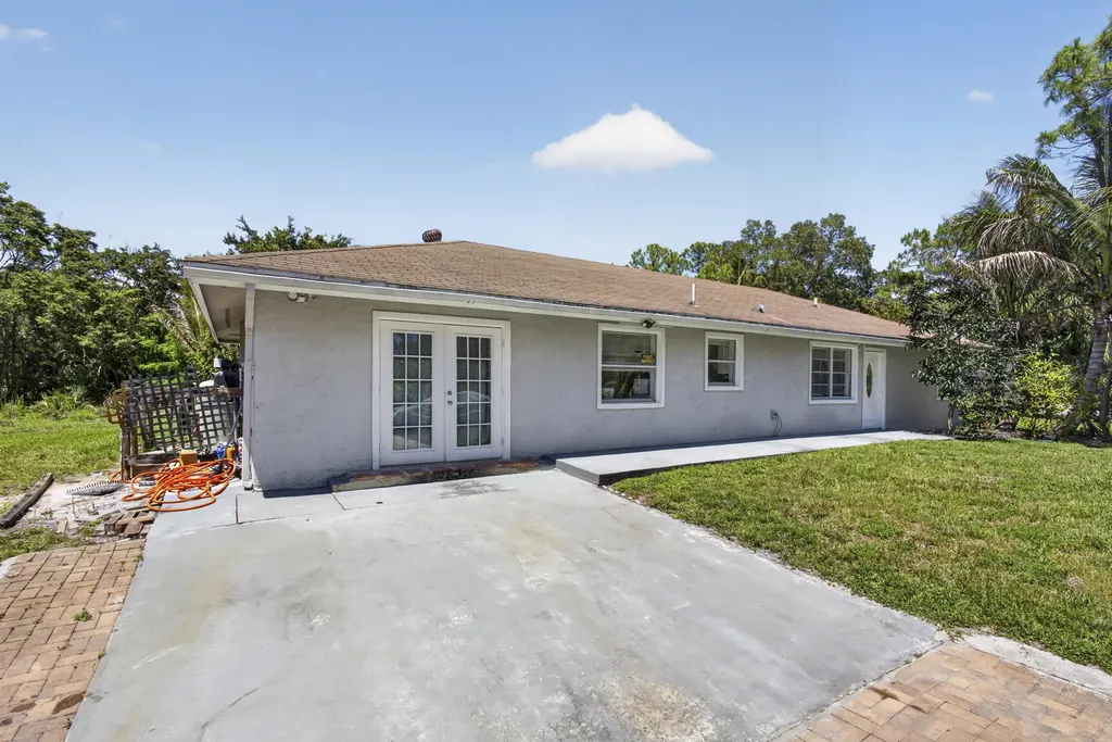 16663 89th Place N The Acreage FL 33470