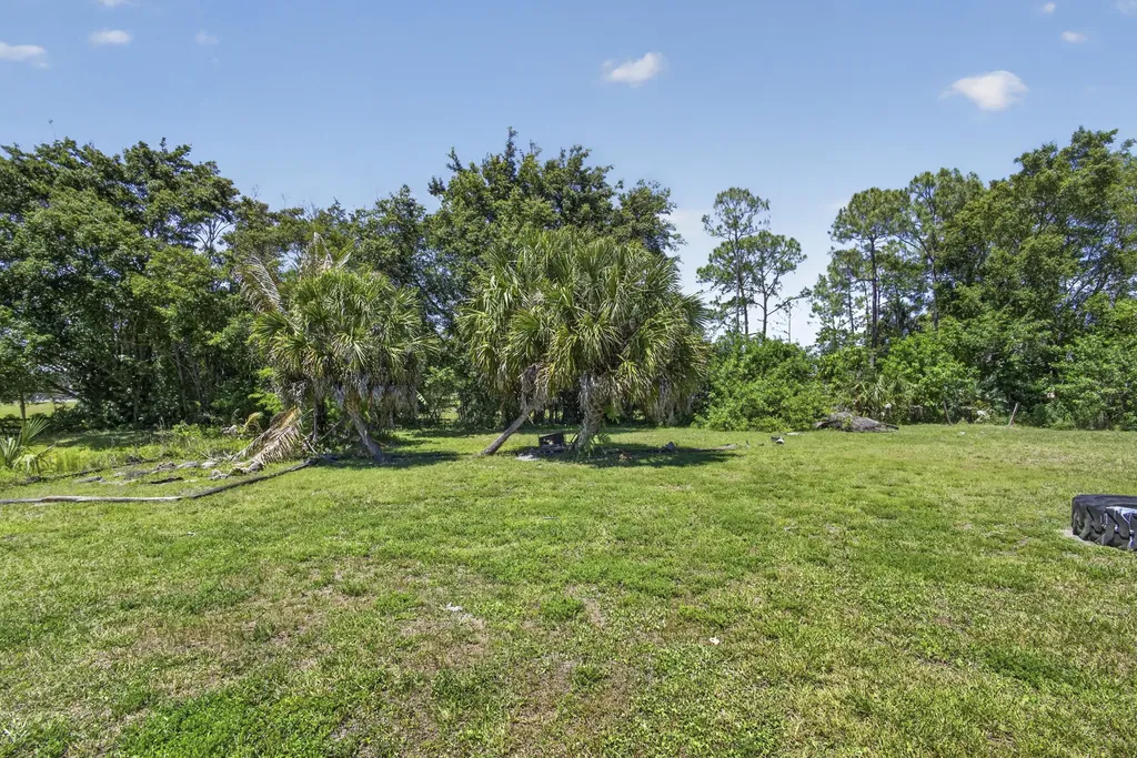 16663 89th Place N The Acreage FL 33470