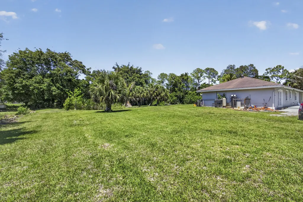 16663 89th Place N The Acreage FL 33470