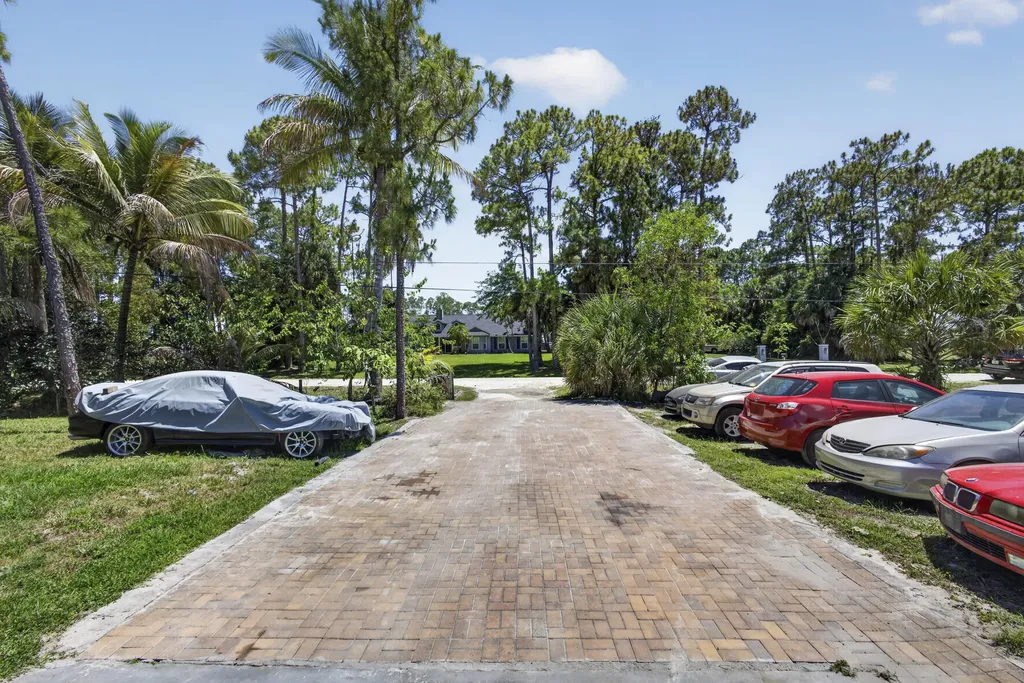 16663 89th Place N The Acreage FL 33470