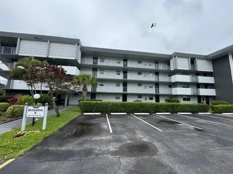 2861 NW 47th Terrace Lauderdale Lakes FL 33313