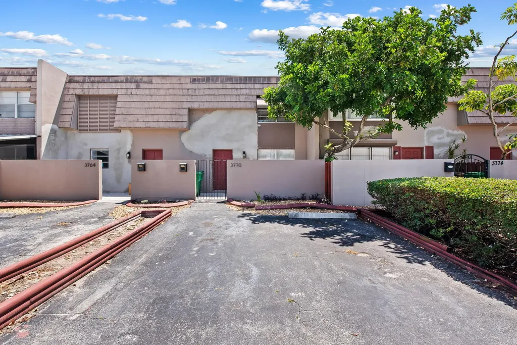 3770 SW 59th Terrace Davie FL 33314