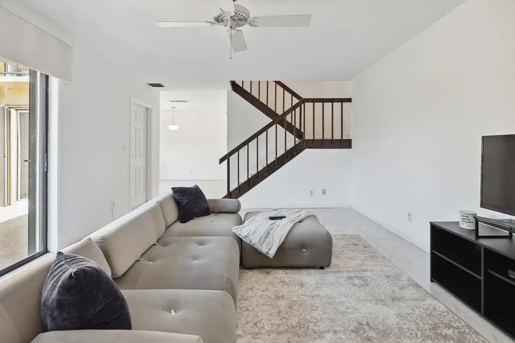 564 Springdale Circle Palm Springs FL 33461