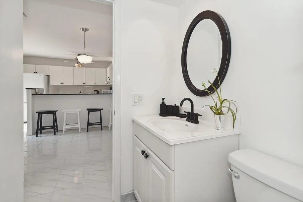 564 Springdale Circle Palm Springs FL 33461