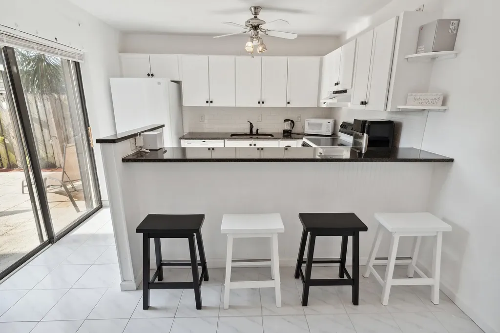564 Springdale Circle Palm Springs FL 33461