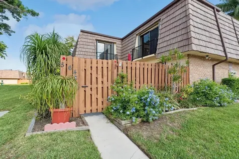 564 Springdale Circle Palm Springs FL 33461