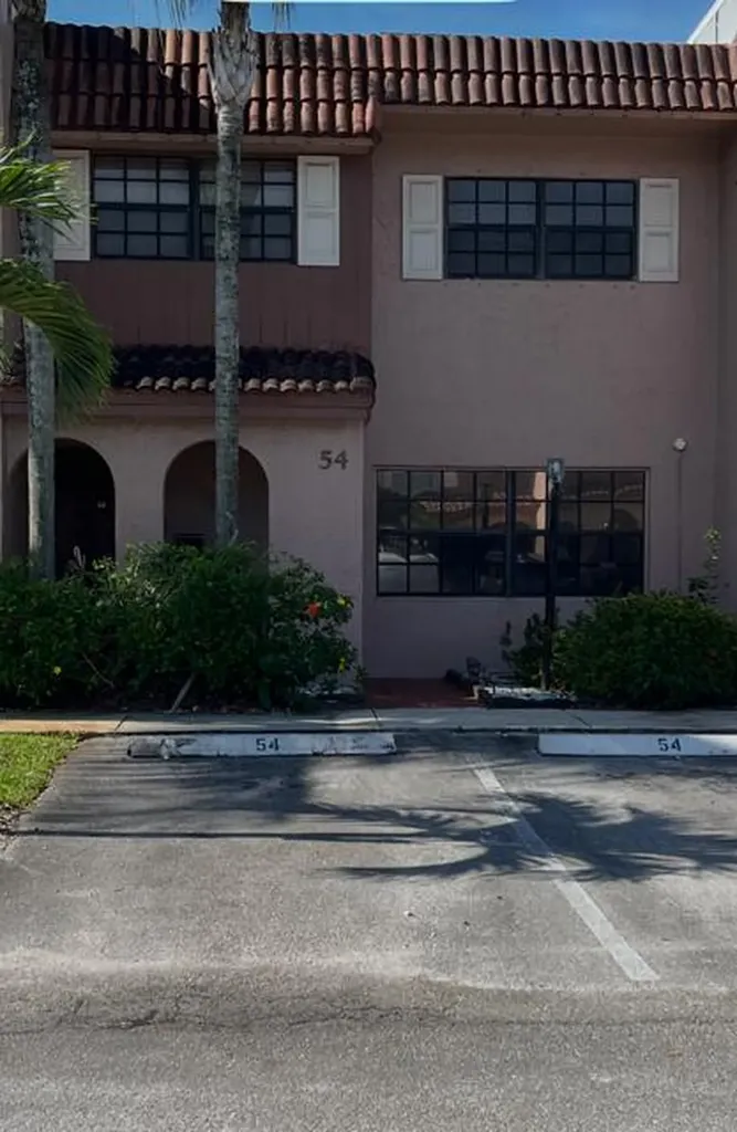 54 N Matador Lane Davie FL 33324