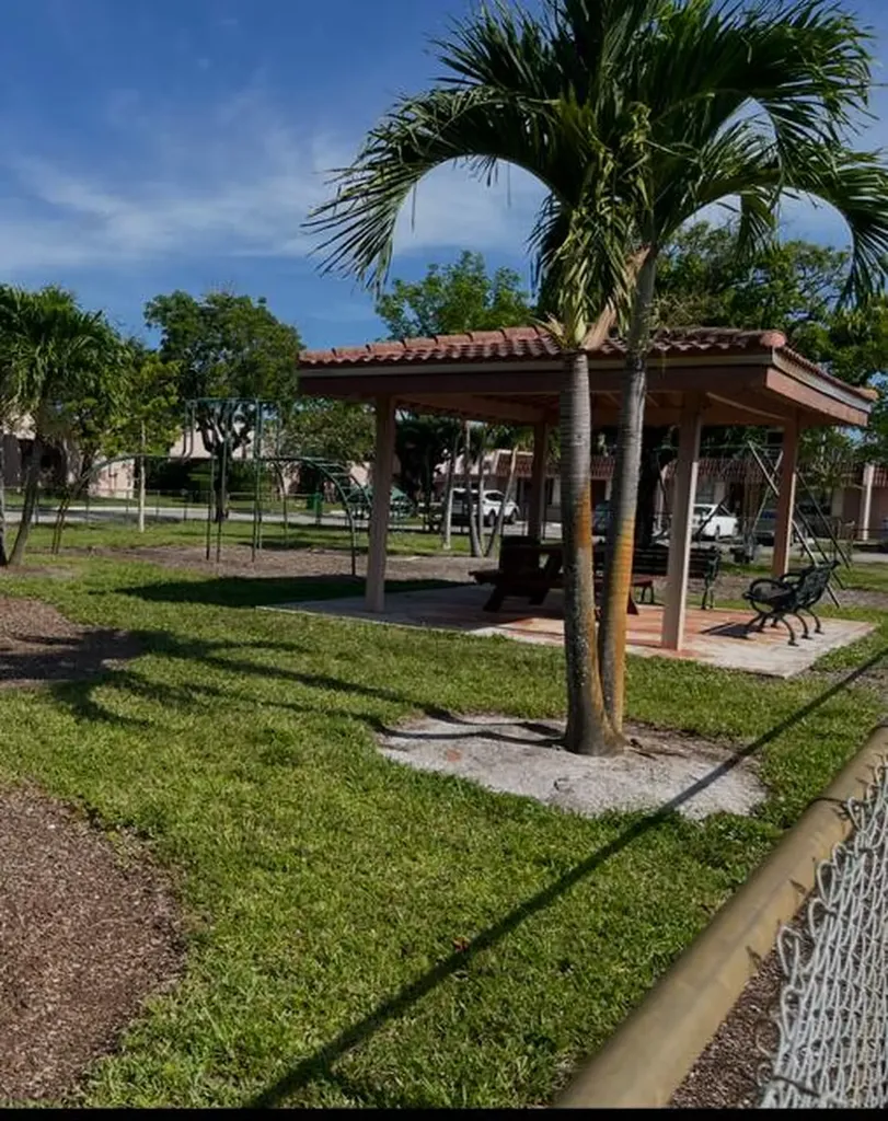54 N Matador Lane Davie FL 33324