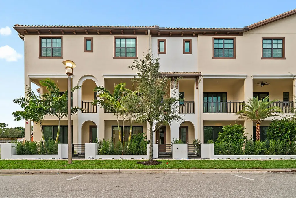 5251 Beckman Terrace Palm Beach Gardens FL 33418