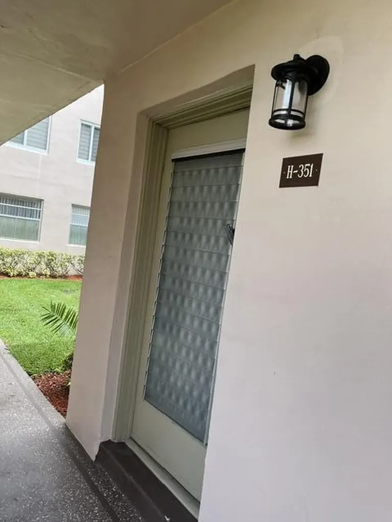 351 Capri H Delray Beach FL 33484