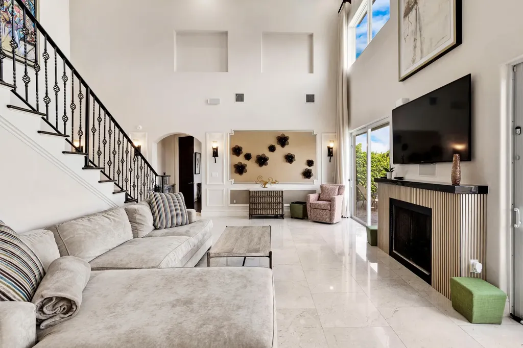 2461 SE 10th Street Pompano Beach FL 33062