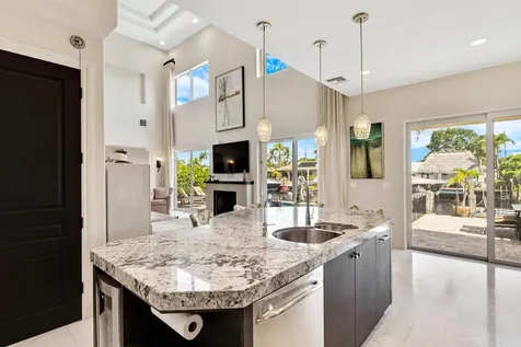 2461 SE 10th Street Pompano Beach FL 33062