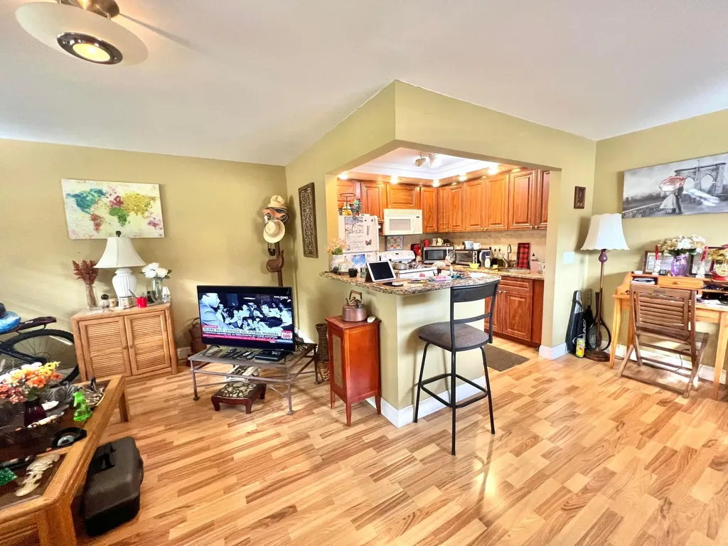283 Saxony F Delray Beach FL 33446