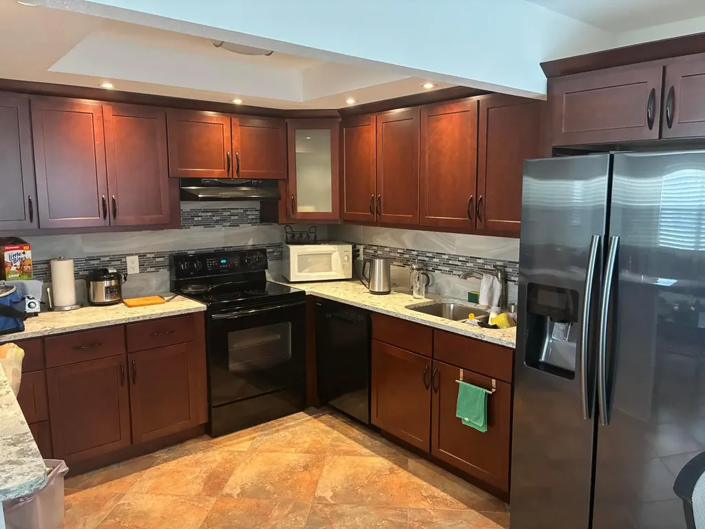 283 Saxony F Delray Beach FL 33446