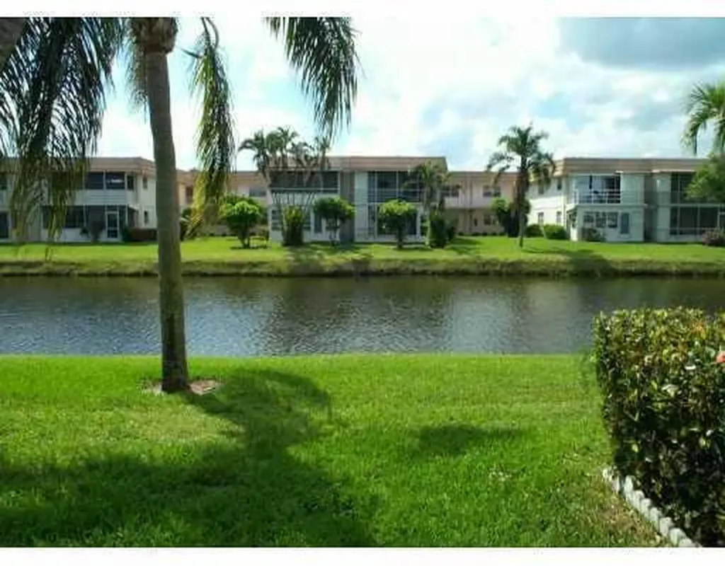283 Saxony F Delray Beach FL 33446