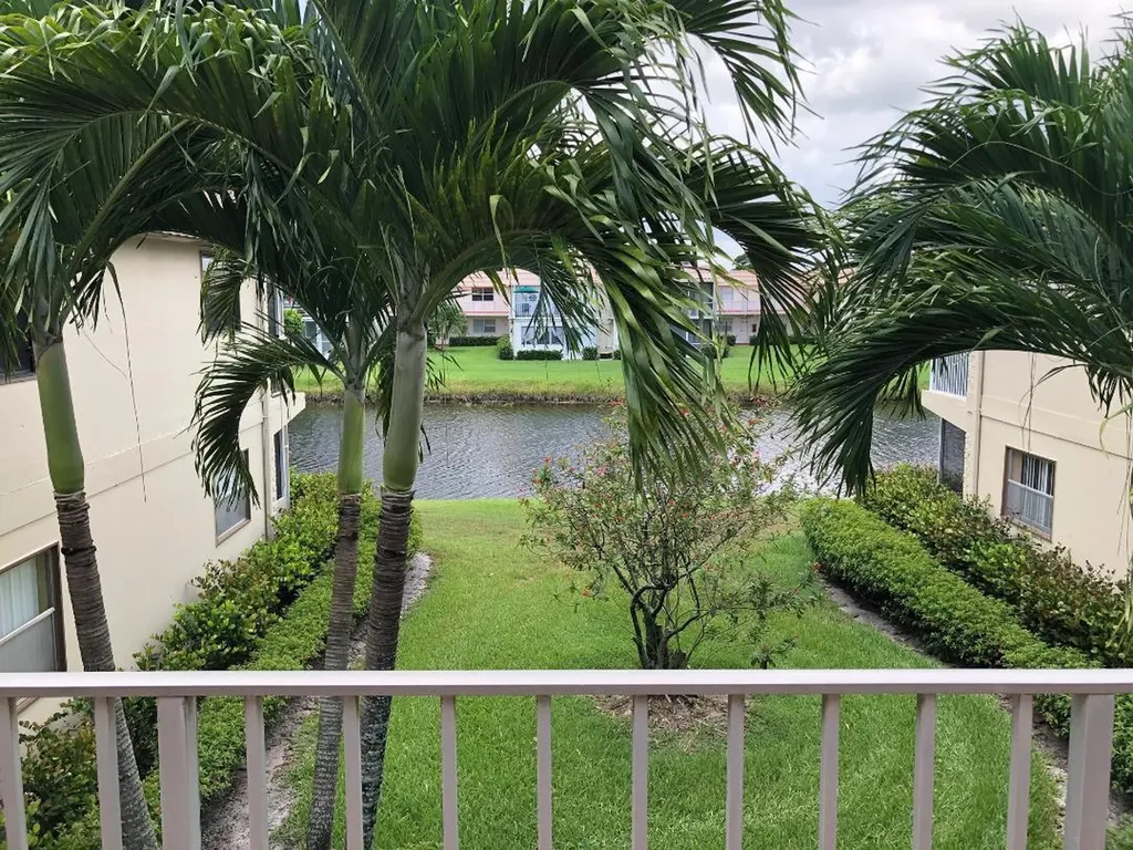 283 Saxony F Delray Beach FL 33446