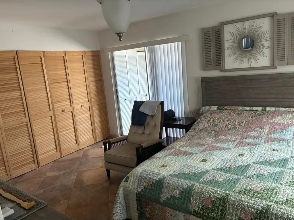 283 Saxony F Delray Beach FL 33446