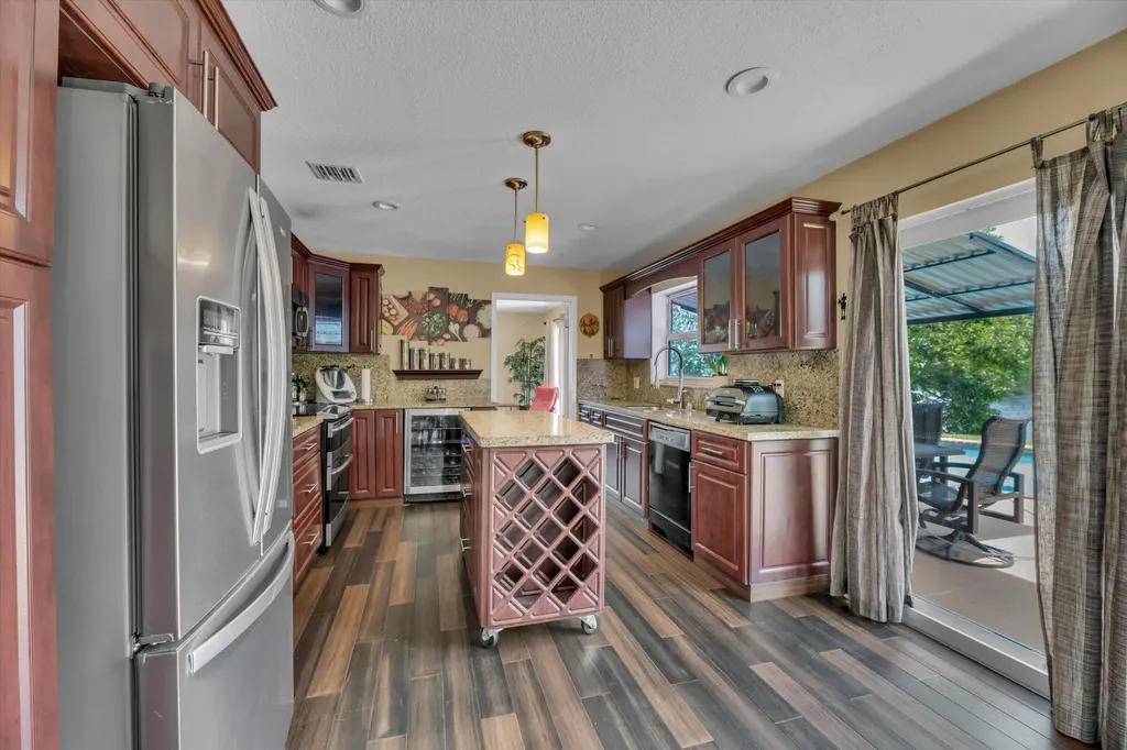 621 SW 98th Terrace Pembroke Pines FL 33025