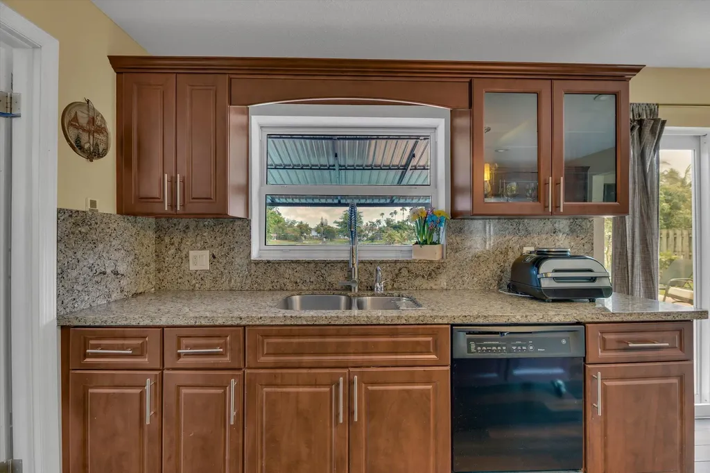 621 SW 98th Terrace Pembroke Pines FL 33025