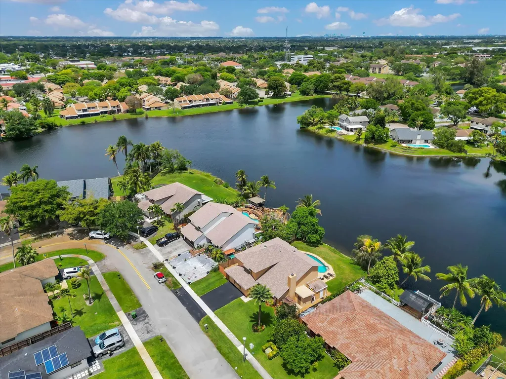 621 SW 98th Terrace Pembroke Pines FL 33025