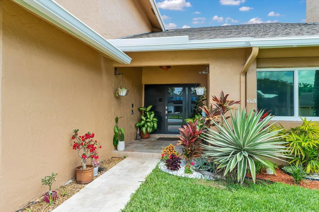 621 SW 98th Terrace Pembroke Pines FL 33025