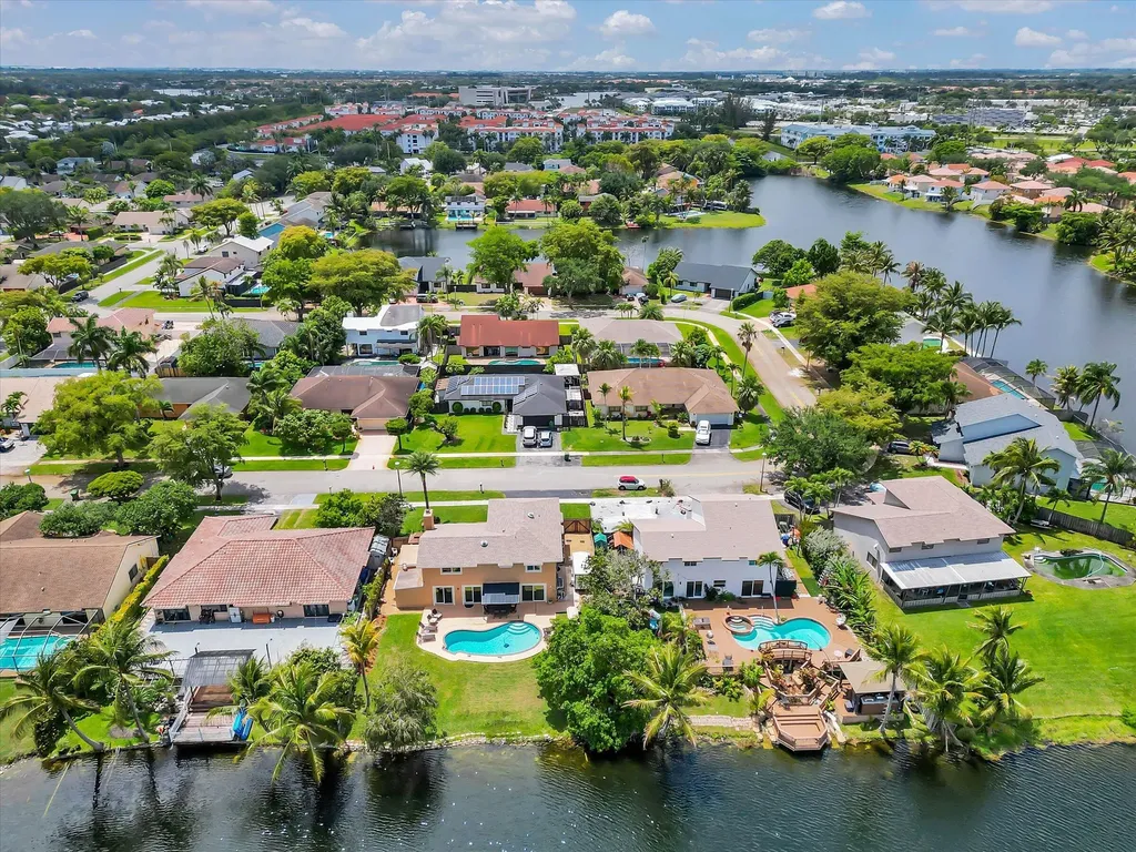 621 SW 98th Terrace Pembroke Pines FL 33025