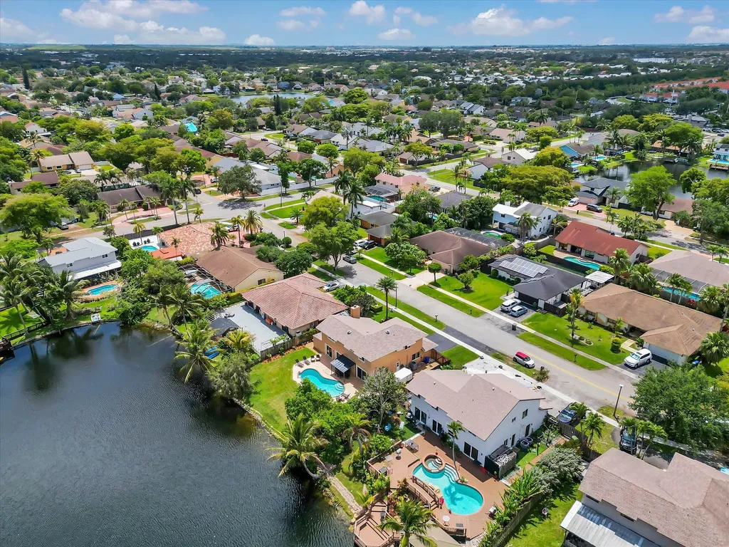 621 SW 98th Terrace Pembroke Pines FL 33025