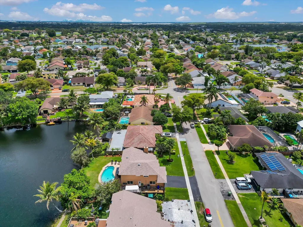 621 SW 98th Terrace Pembroke Pines FL 33025