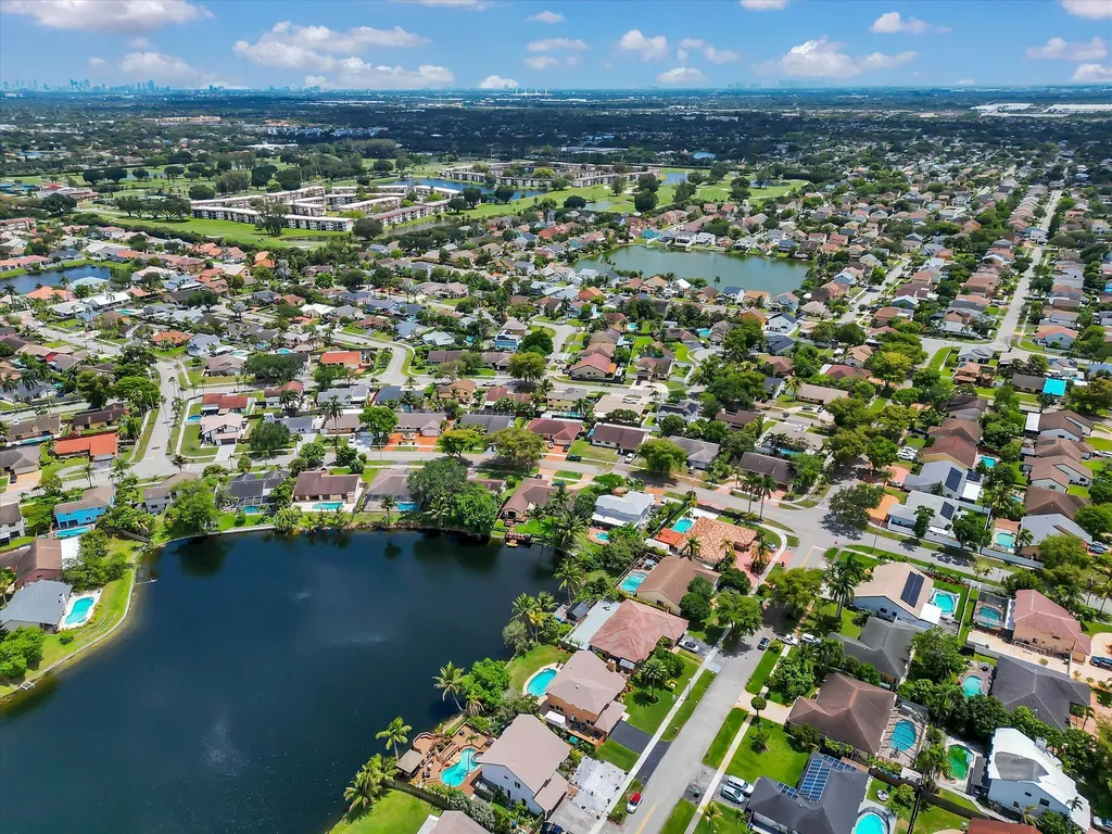 621 SW 98th Terrace Pembroke Pines FL 33025