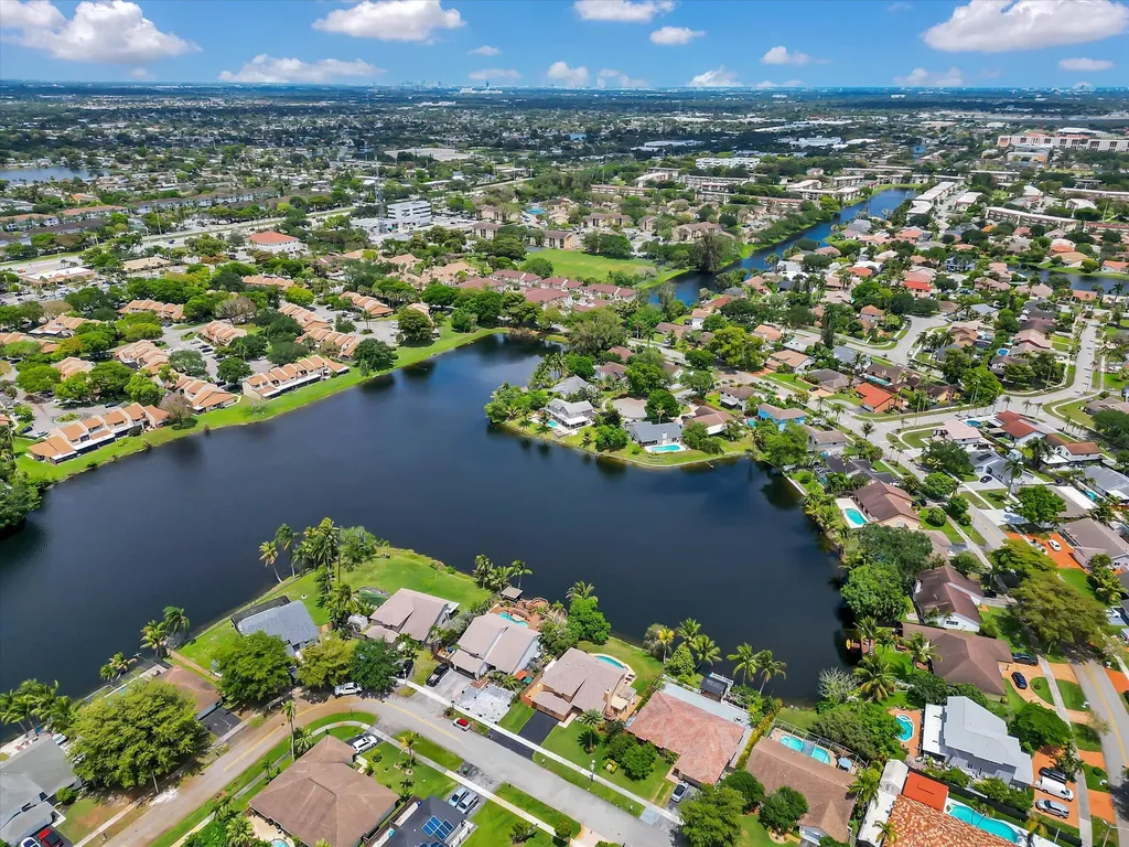 621 SW 98th Terrace Pembroke Pines FL 33025